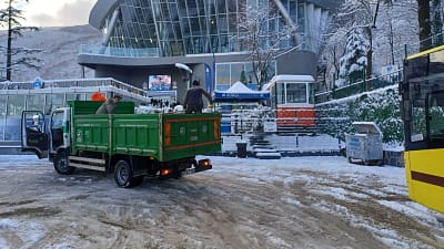 Bursa Büyükşehir Belediyesi, kış şartlarının etkisini artırdığı günlerde kapanan yolları