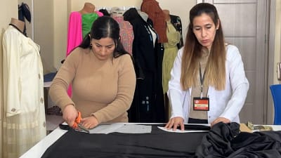 Yüksekova’da Aile Destek Merkezi bünyesinde açılan kurslara katılan kadınlar hem