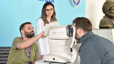 Diyarbakır’da Dünya Glokom Günü kapsamında düzenlenen etkinlikte vatandaşların göz tansiyonları