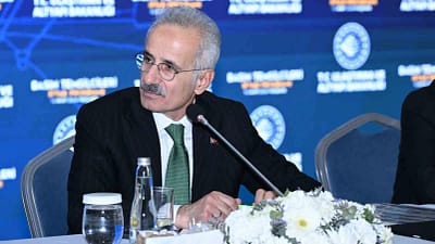 Ulaştırma ve Altyapı Bakanı Abdulkadir Uraloğlu, Hürmüz Boğazı’nda yaklaşık 800