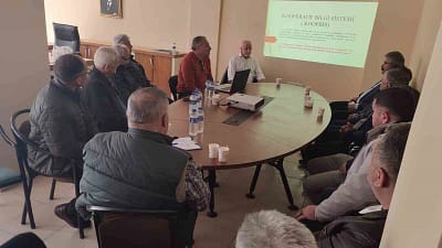 Eşme’de düzenlenen toplantıda kooperatiflerin dijitalleşmesi masaya yatırıldı. KOPBİS sistemiyle süreçlerin