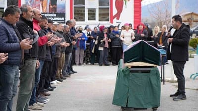 Adana’da öldürülen 24 yaşındaki Bahar Aksüt’ün cenazesi Erzincan’da toprağa verildi.