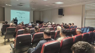 Ayancık Devlet Hastanesi’nde düzenlenen eğitimde sağlık çalışanlarına iletişim, empati ve