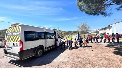 Balıkesir’de jandarma ekipleri okul çevreleri ve servis araçlarında denetim yaptı.
