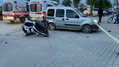 Bursa’nın İnegöl ilçesinde hafif ticari araç ile çarpışan motosikletteki 2