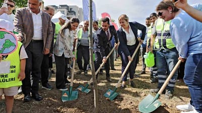 Bursa Büyükşehir Belediyesi, Çevre Haftası kapsamında düzenlediği fidan dikim etkinliğiyle