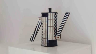 Bilecik’te yapılan çılgın çaydanlık sergisi gündelik bir nesnenin sanat aracılığıyla