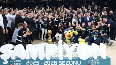 Basketbol Süper Ligi final serisinde Beşiktaş’ı 77-75 mağlup eden Fenerbahçe,