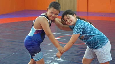 Balıkesir’in Gömeç ilçesinde güreşe gönül veren 10 yaşındaki Gökçe Su
