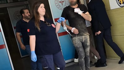 Bursa’da faaliyet gösteren mobilya imalathanesinde meydana gelen olayda elini makineye