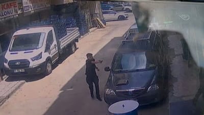 Bursa’nın merkez Osmangazi ilçesinde iddiaya göre “yan bakma” nedeniyle çıkan