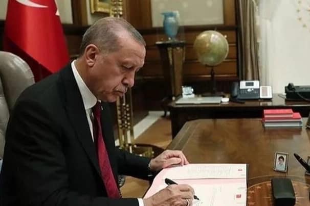 Cumhurbaşkanı Erdoğan imzaladı… 8 üniversitede 9 bölüm kapatıldı Resmi Gazete’de yayımlanan 10025 sayılı karar ile 10 üniversitede 13