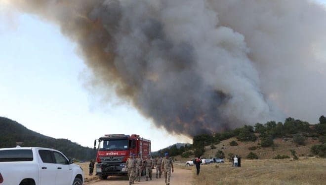 Seyitgazi’deki orman yangınında 10 kişi şehit oldu Eskişehir ve Afyonkarahisar sınırındaki orman yangınına müdahale eden 10 kişi