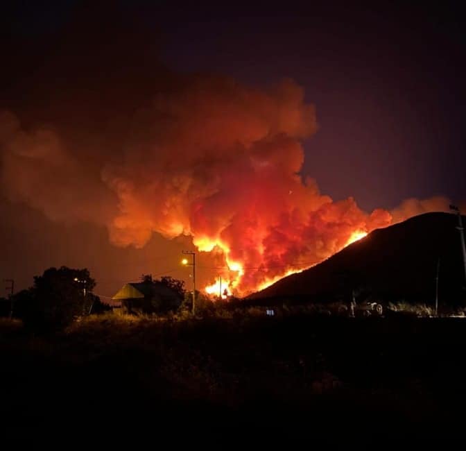 Bursa’daki yangın ciddi boyuta ulaştı! TOKİ’ler tahliye ediliyor Kestel'de çıkan orman yangını rüzgarın etkisiyle büyürken, Ağlaşan ve Karahıdır'da