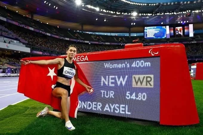 Aysel Önder’den dünya rekoru Milli atlet Aysel Önder, İzmir’deki TAF U23 Türkiye Şampiyonası’nda 400