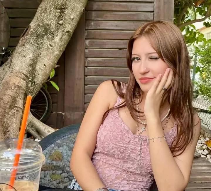 Seydikemer’de zehirlenme şüphesiyle hastaneye kaldırılan 18 yaşındaki genç hayatını kaybetti Muğla’nın Seydikemer ilçesinde rahatsızlanan üç kardeşten 18 yaşındaki Neslinur Topal