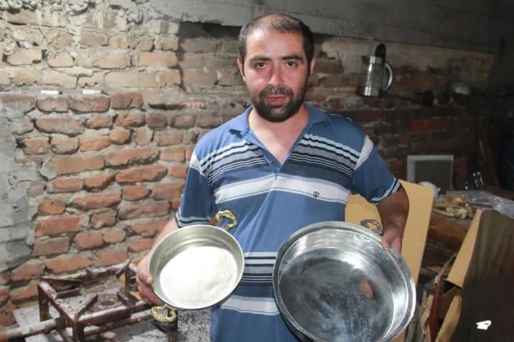 Anadolu’nun kaybolan mesleği kalaycılık Anadolu’da günlük yaşamın önemli parçalarından olan kalaycılık, bakır kullanımının azalması