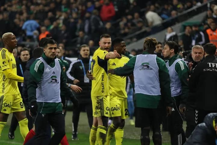 Recep Durul’dan Skriniar ve hakem tepkisi büyüyor Kocaelispor Başkanı Recep Durul Fenerbahçe maçının ardından Milan Skriniar’ın hareketine