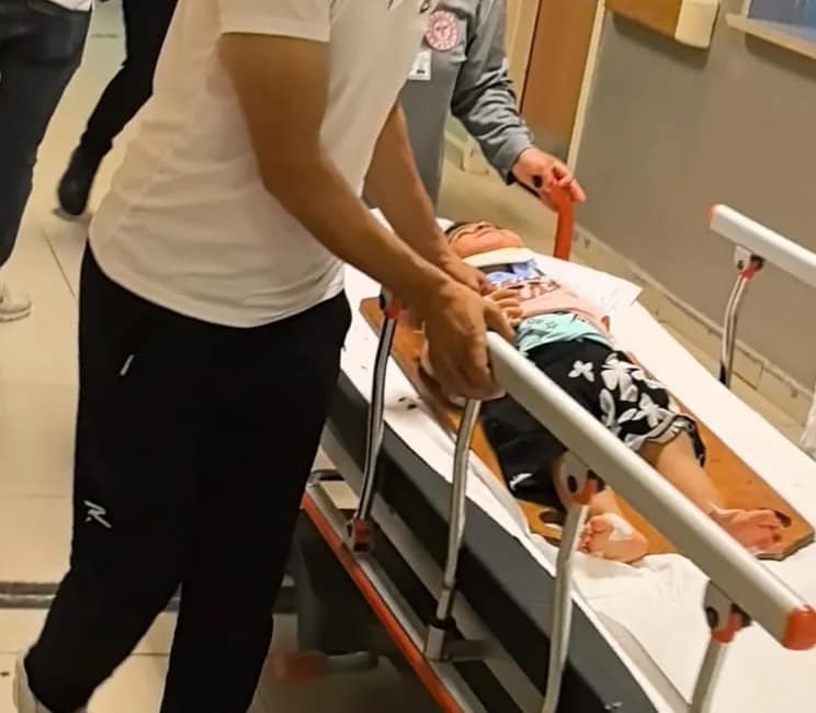 Bursa’da balkondan düşen 2 yaşındaki çocuk hastaneye kaldırıldı İnegöl’ün Cerrah Mahallesi’nde apartman balkonundan düşen 2 yaşındaki Merve A.,
