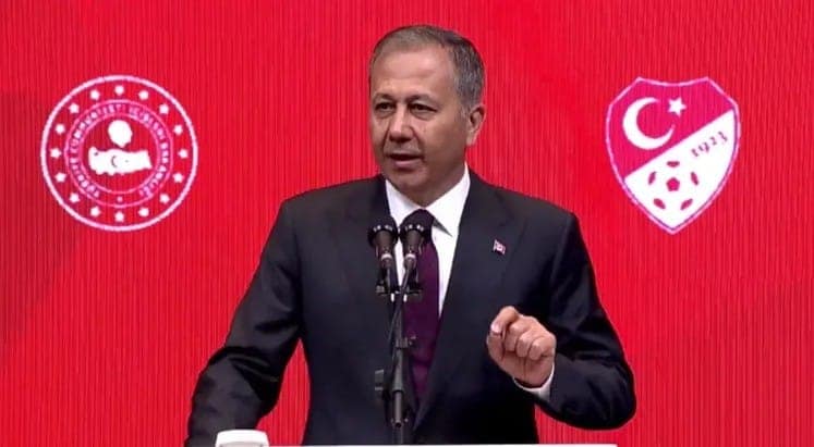 Ali Yerlikaya: Spor önce ahlaktır, önce saygıdır TFF Spor Güvenliği Toplantısı'nda konuşan Bakan Ali Yerlikaya, sporun rekabet