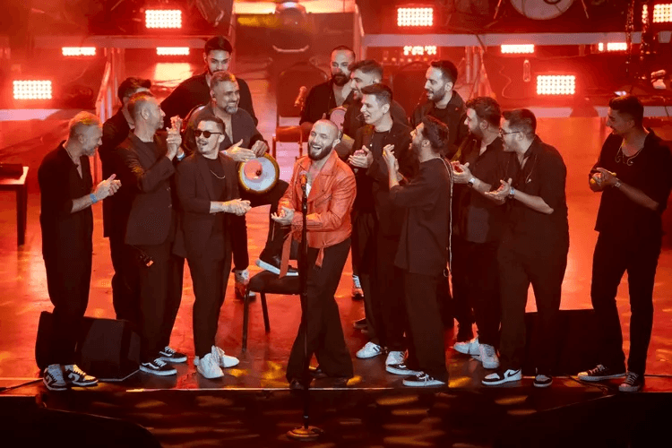 Berkay Harbiye’de sahne şovuyla mest etti Harbiye’deki konserinde “Karnaval” klibini ilk kez izleten Berkay, sahnedeki enerjisi