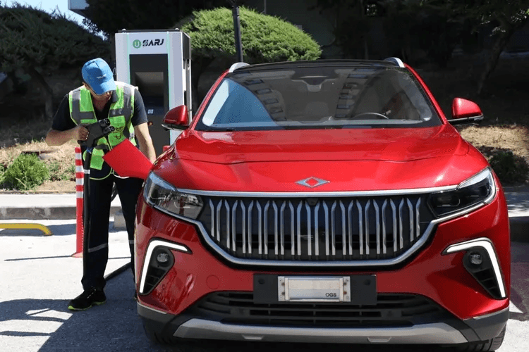 Elektrikli araç sayısı bir yılda ikiye katlandı Bakan Uraloğlu duyurdu: Elektrikli araçların sayısı 231 bini geçti, şarj