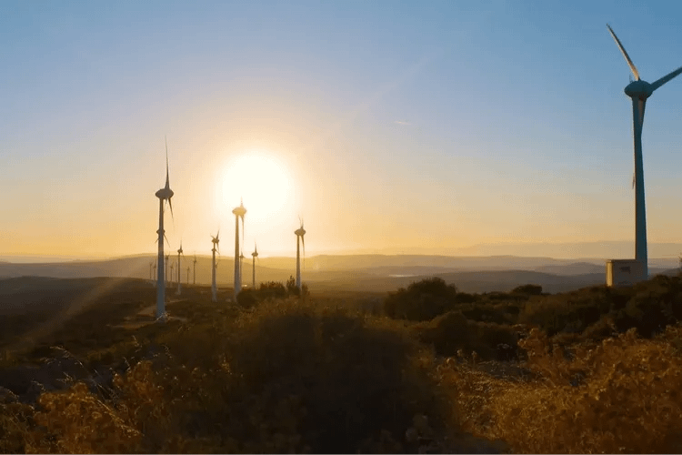 Güneş ve rüzgârla zirveye: Elektrikte yeni rekor geldi Haziran 2025 itibarıyla Türkiye’nin elektrik kurulu gücü 119.632 MW’a yükseldi;