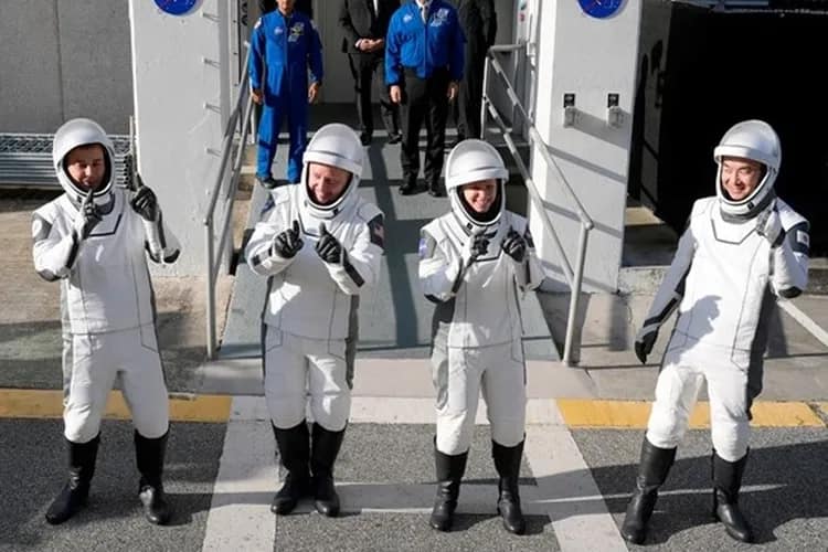SpaceX mikro yerçekiminde bakteri araştırması için mürettebat gönderdi SpaceX’in Crew-11 göreviyle uzaya çıkan mürettebat, mikro yerçekiminde antibiyotik direncine