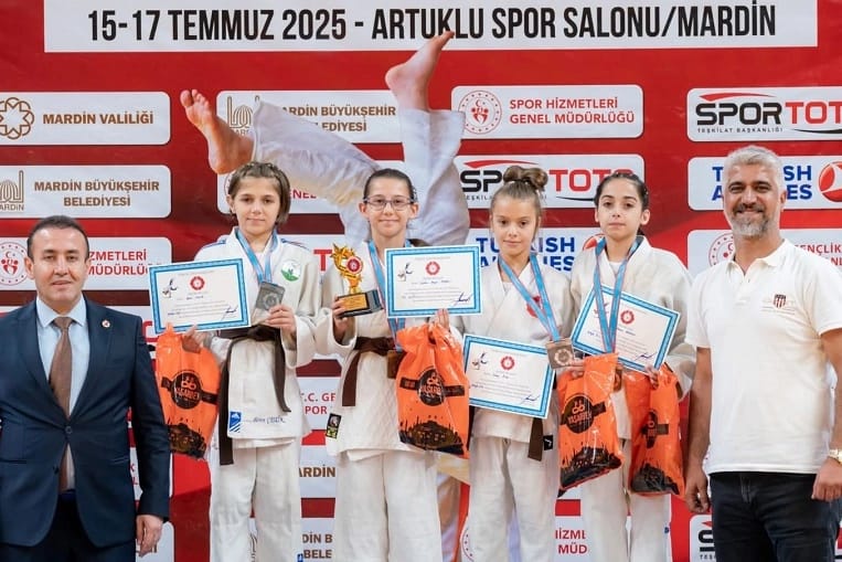Bursa Osmangazili minik judocudan Türkiye ikinciliği Bursa'da Osmangazi Belediyespor Kulübü sporcusu Beren Çelik, Türkiye Judo Federasyonu
