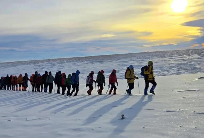 Sarıkamış şehitleri Allahuekber Dağları’nın zirvesinde anıldı Sarıkamış şehitleri, şehadetlerinin 111’inci yılında eksi 17 derece soğukta, 3