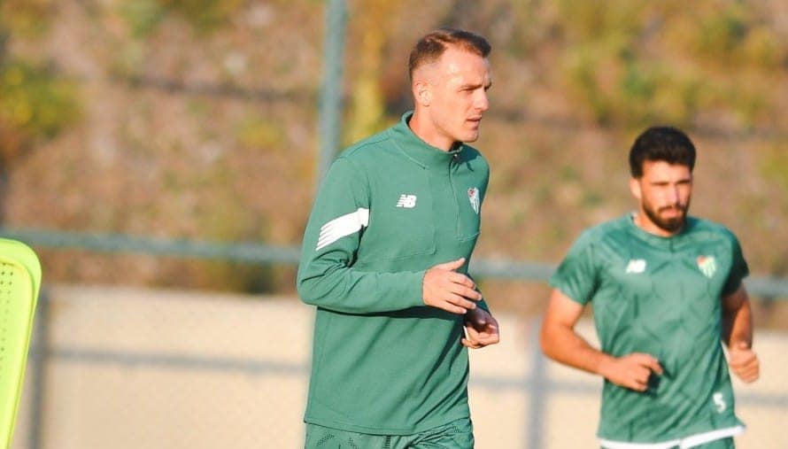 Bursaspor Erzurum kampına başladı Yeni sezonun ikinci etabına geçildi: İlk antrenman Teknik Direktör Adem