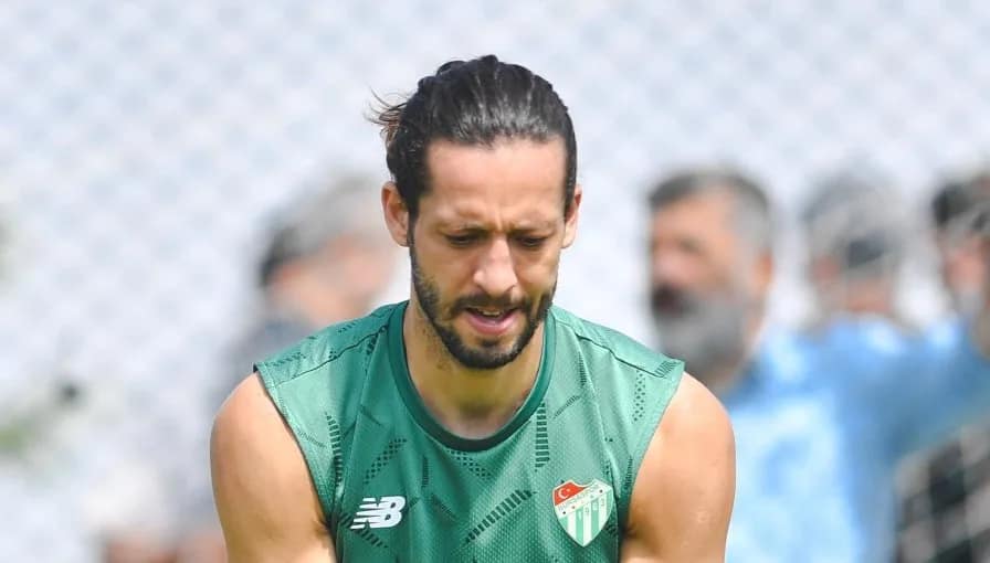 Bursaspor’da ısınma ve kuvvet çalışmaları Adem Çağlayan yönetimindeki idmanın ilk bölümü kuvvet çalışmasıyla başladı, geniş