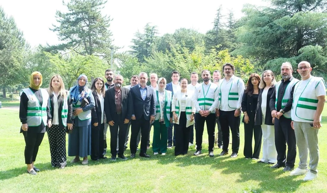 AK Parti Bursa İl Teşkilatları’ndan çevre duyarlılığı AK Parti Bursa İl Teşkilatı, çevrenin korunmasının insanlığın ortak sorumluluğu