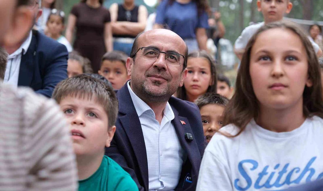 Orhaneli’de yıl sonu sergisi ve çocuk şenliği renkli görüntülere sahne oldu Bursa’nın Orhaneli ilçesinde, Orhaneli Kaymakamlığı ve Orhaneli Belediyesi iş birliğiyle