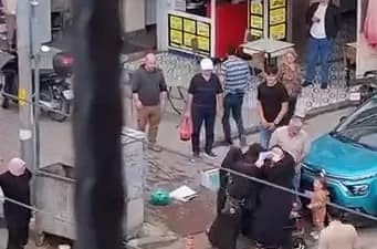 Bursa’da iki dilenci grubunun yer kavgası saniye saniye amatör kameraya