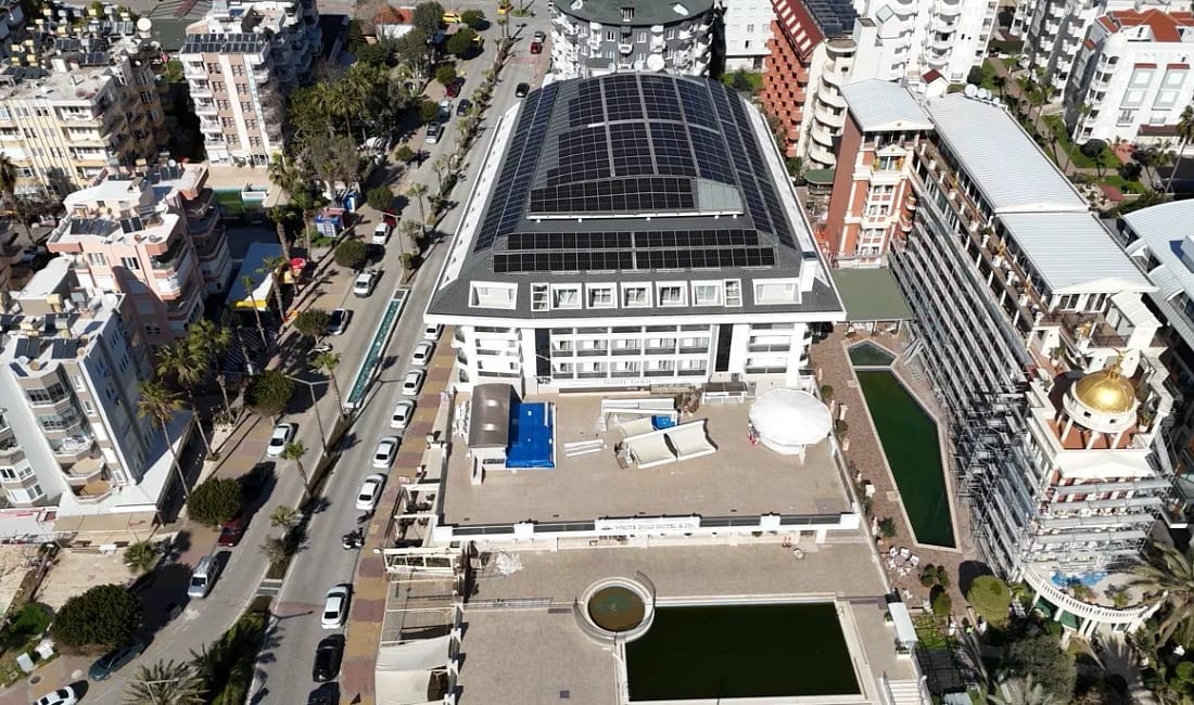 Bayram öncesi Alanya’da turizm hareketlendi Ramazan Bayramı yaklaşırken Alanya’da turizm hareketlendi. Açık olan otellerde rezervasyon