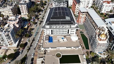 Ramazan Bayramı yaklaşırken Alanya’da turizm hareketlendi. Açık olan otellerde rezervasyon