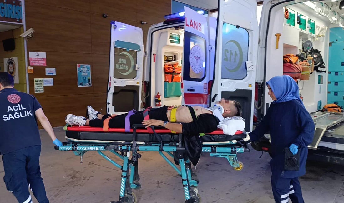 Bursa’da feci kaza: 4 yaralı Bursa’nın İnegöl ilçesinde yağmurun etkisiyle kayganlaşan yolda kontrolden çıkan otomobilin