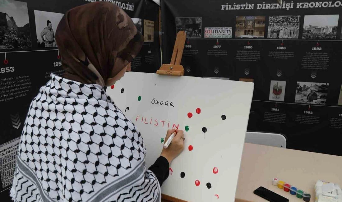 BTÜ öğrencileri Filistin için nöbette Bursa Teknik Üniversitesinde (BTÜ), öğrenciler ve akademik-idari personelin katılımıyla İsrail’in