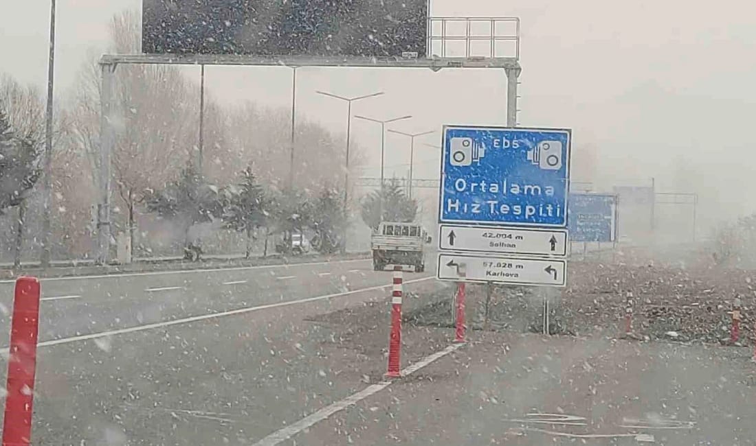 Bingöl’de kar yağışı yeniden etkisini gösterdi Meteorolojinin uyarı yaptığı Bingöl’de kar yağışı yeniden başladı. Özellikle yüksek