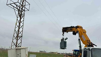 Şanlıurfa’nın Harran ilçesinde kaçak elektrikle sulama yapılan tarım arazisinde kullanılan