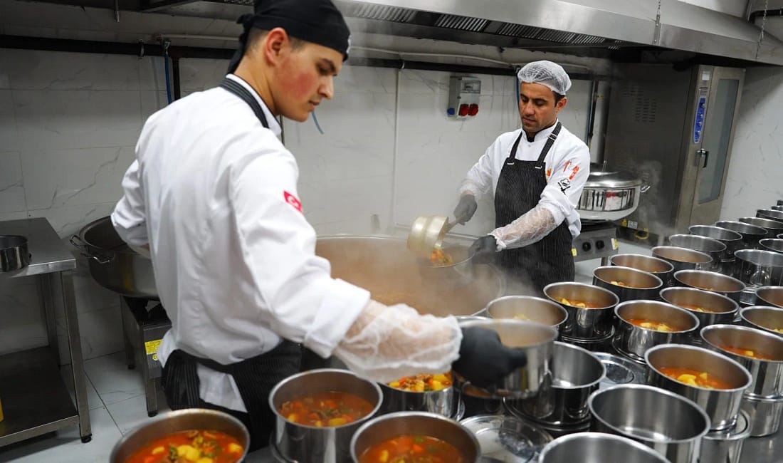 Sultanbeyli’de iyilik mutfağı Ramazan’da kapı kapı Sultanbeyli Belediyesi’nin İyilik Mutfağı, Ramazan boyunca ihtiyaç sahibi ve yalnız