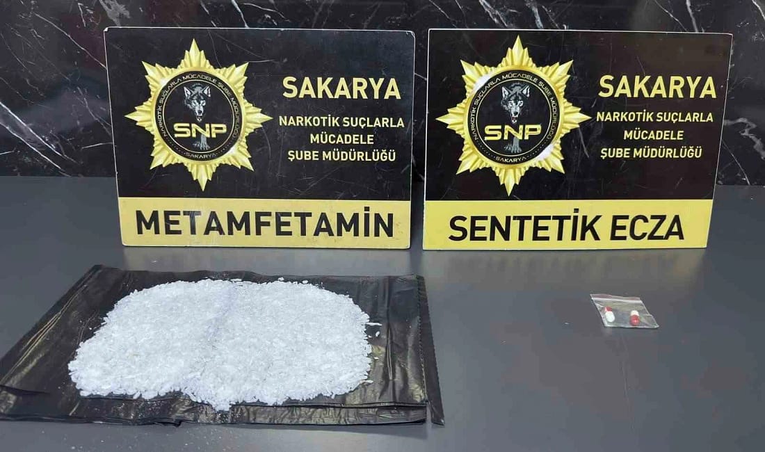 Sakarya’da uyuşturucu operasyonu: 2 kişi tutuklandı Sakarya’nın Adapazarı ve Erenler ilçelerinde düzenlenen uyuşturucu operasyonunda metamfetamin ve