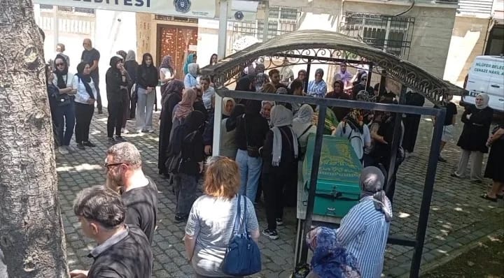 Bursa’da bayram temizliği faciayla bitti Bursa’nın Nilüfer ilçesinde bayram temizliği yaptığı sırada cam silerken binanın