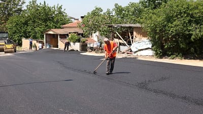 Osmangazi Belediyesi, ilçedeki asfalt yenileme çalışmalarını aralıksız sürdürüyor. Yapılan çalışmalar