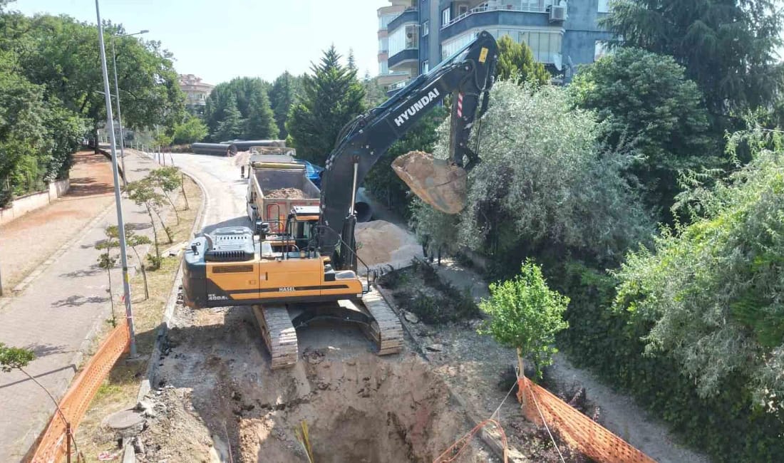 Büyükşehir’den güçlü altyapı için güçlü hamle Bursa Büyükşehir Belediyesi, yaşanabilecek su sıkıntılarının önüne geçmek amacıyla şehir